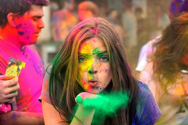 Ấn Độ tràn ngập sắc màu trong lễ hội Holi