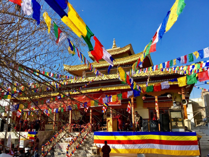 khám phá, trải nghiệm, hòa mình vào lễ hội chào đón năm mới tại bhutan