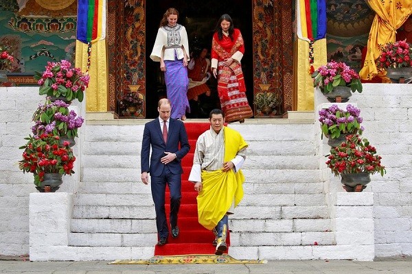 khám phá, trải nghiệm, khám phá tashichho dzong - trung tâm quyền lực của bhutan