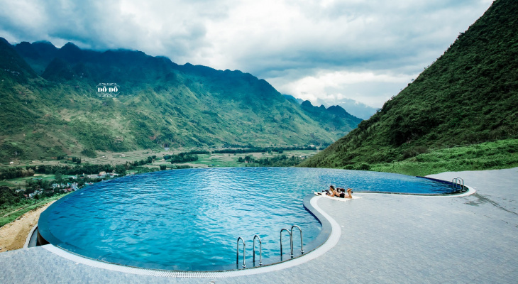 Lộ diện H'Mong Village Hà Giang - Khu nghỉ dưỡng bể bơi vô cực giữa cao nguyên đá cực chill