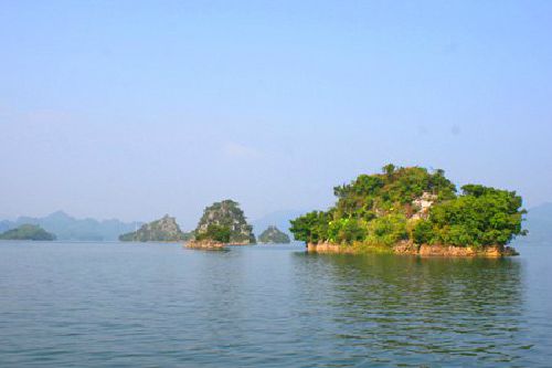 Du lịch Thung Nai – Hòa Bình chiêm ngưỡng vẻ đẹp của non nước