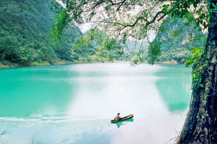 Tham quan hồ Thăng Hen đẹp hiền hòa và thơ mộng