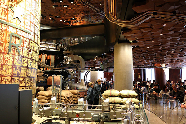 Khám phá Tiệm Starbucks lớn nhất thế giới ở Thượng Hải, Trung Quốc