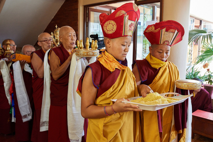 ẩm thực, trung quốc, đạt-lai lạt-ma - nhà lãnh đạo tinh thần của phật giáo tây tạng