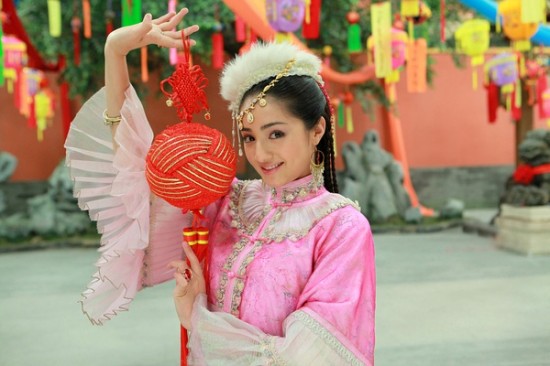 Vẻ đẹp của 8 mỹ nhân Tân Cương trong làng giải trí Hoa ngữ