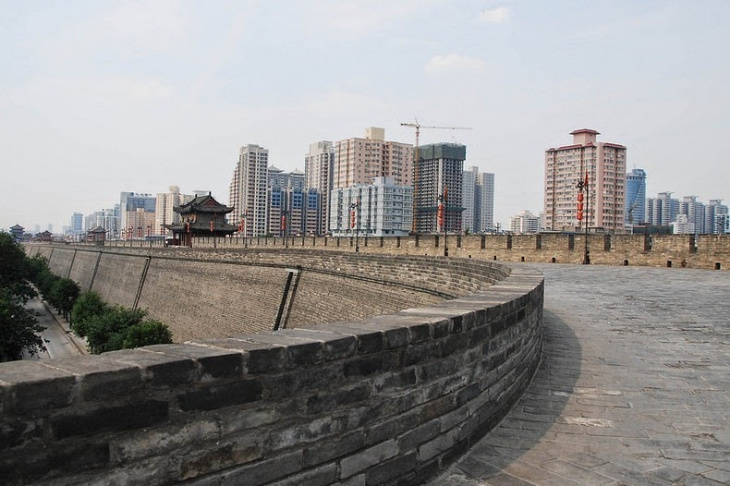 Tham quan Tường thành cổ 600 tuổi ở Tây An, Trung Quốc