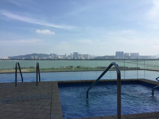 Tận hưởng kỳ nghỉ tuyệt vời với 5 hồ bơi đẳng cấp ở Macau, Trung Quốc