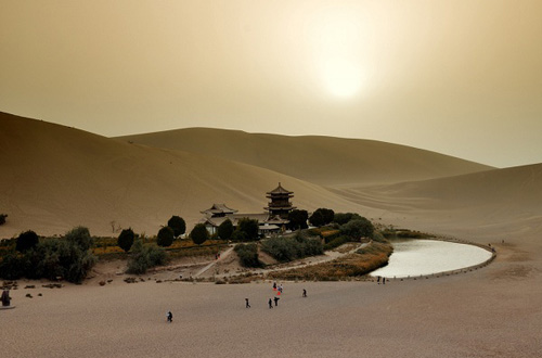 điểm đẹp, trung quốc, độc đáo hồ trăng lưỡi liềm giữa sa mạc gobi