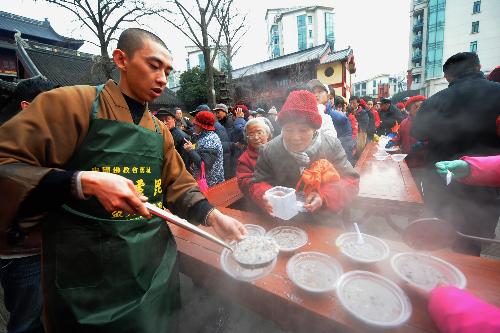 Vui nhộn với lễ hội cháo cầu may Laba ở Bắc Kinh, Trung Quốc