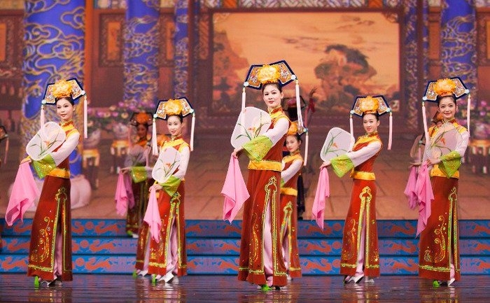 Ấn tượng với Giày cao gót của phụ nữ dân tộc Mãn Châu ở Trung Quốc