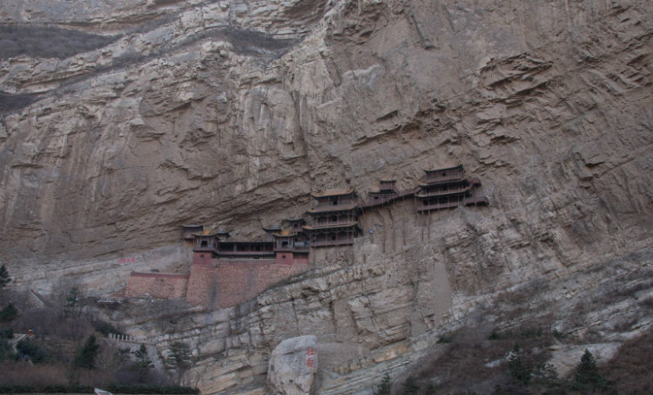 điểm đẹp, trung quốc, chùa huyền không - ngôi chùa được treo trên vách núi ở trung quốc