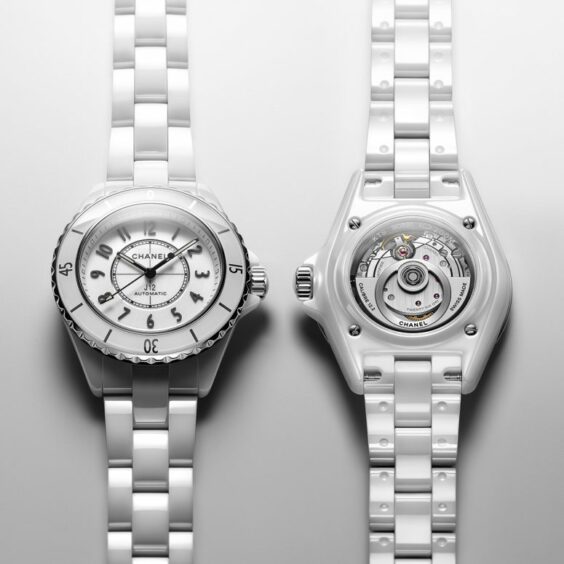 Chanel J12 Caliber 12.2 33mm: Sự giao hòa giữa đồng hồ và thời trang