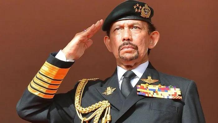 Cuộc sống sống xa hoa đến từng cm của Quốc vương Brunei