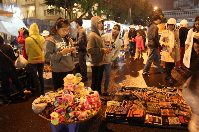 địa điểm,   												dạo vòng quanh phố đi bộ đà lạt thưởng thức đêm cao nguyên đầy sương