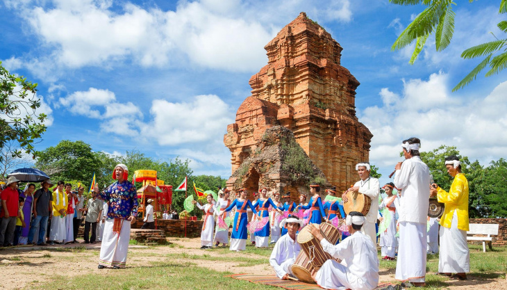 Tháp bà Nha Trang – Chiếc nôi văn hoá Chăm Pa lớn nhất Việt Nam