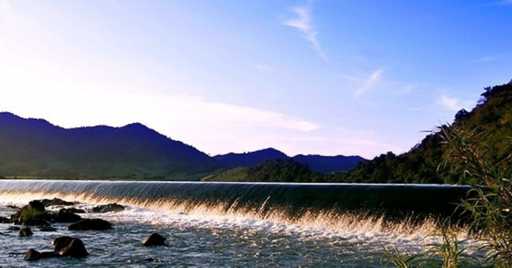 Ngất ngây trước vẻ đẹp hùng vĩ của đập Đồng Cam