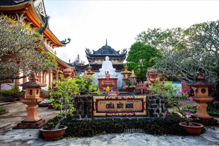khám phá địa điểm du lịch tâm linh chùa bửu minh