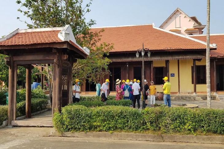 Về Quảng Ngãi nhớ ghé thăm Khu Lưu Niệm Cố Thủ Tướng Phạm Văn Đồng - ALONGWALKER