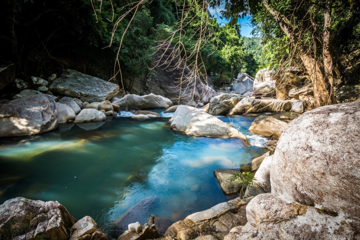 Khám phá vẻ đẹp thơ mộng của suối Ba Hồ Nha Trang