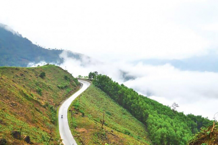 Ngắm nhìn khung cảnh thiên nhiên hùng vĩ tại Đèo Long Môn Quảng Ngãi - ALONGWALKER