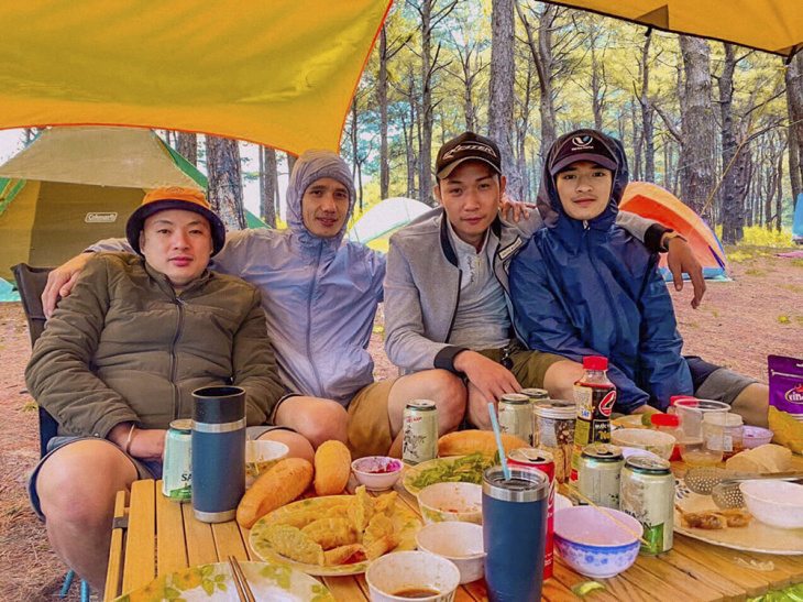 trải nghiệm camping gia lai cắm trại ở đồi thông diên phú