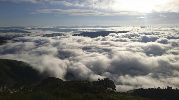 Núi Chư Nâm bước chân trên mây ở độ cao 1.472m ở Gia Lai