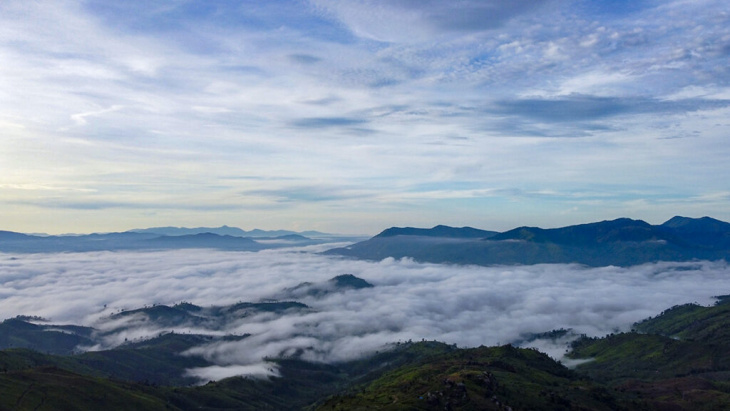 đỉnh núi chư hreng, địa điểm cắm trại săn mây hấp dẫn ở kon tum