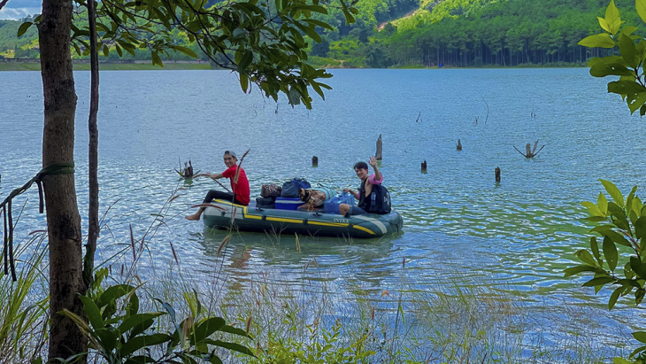 địa điểm cắm trại tận hưởng thiên nhiên ở hồ nước tiên sơn
