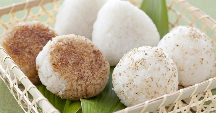 Cơm nắm muối vừng Hà Nội – món ăn Việt dân dã mà cao sang