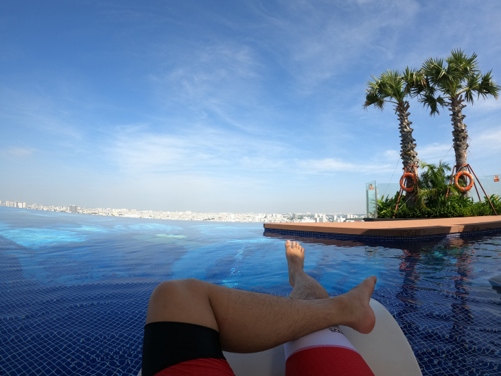 khám phá, trải nghiệm, review hồ bơi vô cực cao nhất sài gòn: staycation 1 ngày nghỉ dưỡng tại khách sạn la vela
