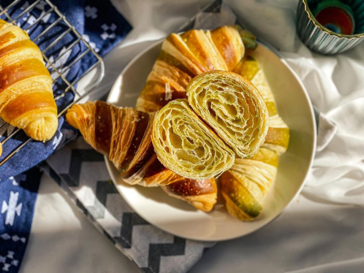 bữa sáng, bữa trưa, cách làm bánh croissant giòn thơm cực đơn giản ngay tại nhà