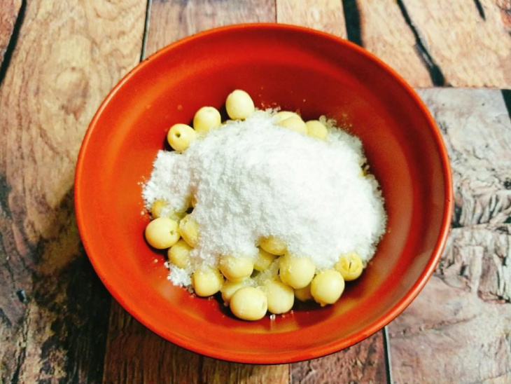 hướng dẫn cách làm mứt hạt sen ngọt bùi cho ngày tết tròn vị
