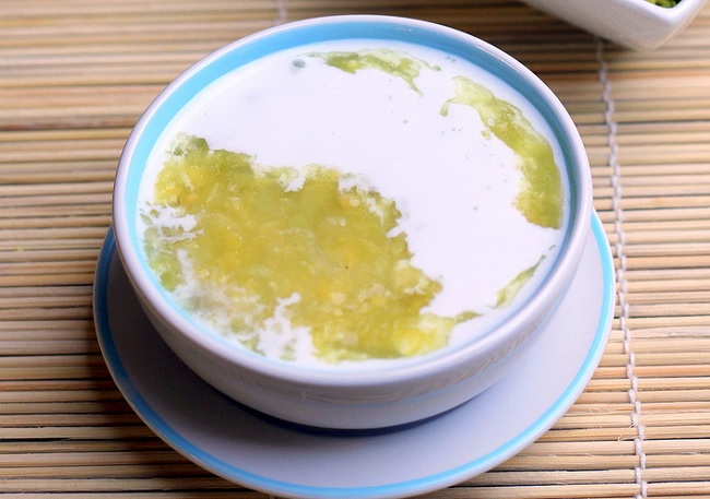 Cách nấu chè đậu xanh cốm sữa dừa ngon lạ miệng