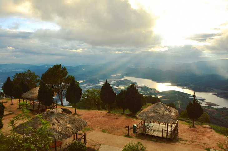 Review kinh nghiệm chi tiết đường đến đỉnh núi Langbiang Đà Lạt