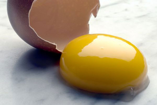 Mặt nạ trứng gà bột sắn dây tự tin cho làn da trắng sáng