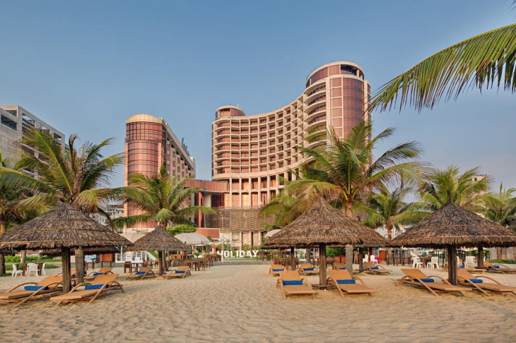 cực tiện lợi với 10 khách sạn đà nẵng gần biển mỹ khê được yêu thích nhất hiện nay