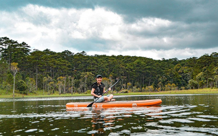 khám phá, trải nghiệm, hoạt động dã ngoại – chèo thuyền sup trên hồ tuyền lâm