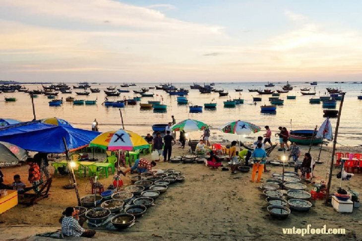 Chợ hải sản Phan Thiết: Chỗ mua hải sản giá rẻ nổi tiếng mũi né bình thuận