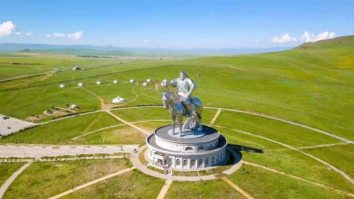 Sắc hè rực rỡ trên vó ngựa Mông Cổ