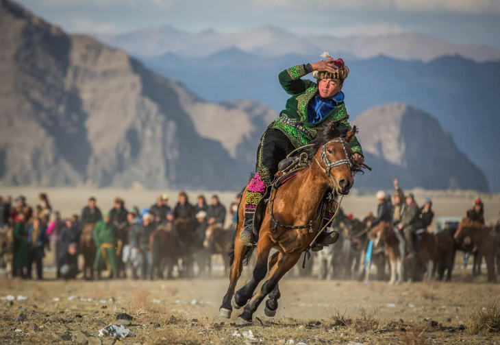 Sắc hè rực rỡ trên vó ngựa Mông Cổ, Khám Phá