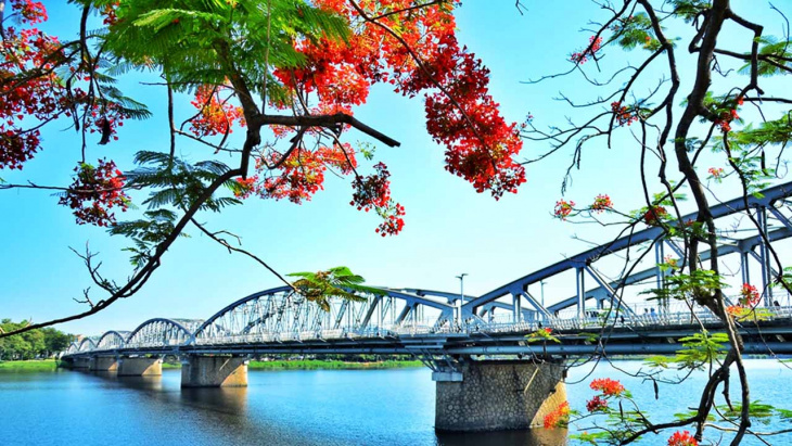 Cầu Tràng Tiền Huế – Check in cây cầu đẹp nhất Cố đô (2022)