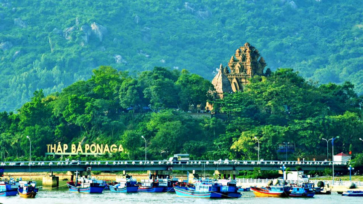 Tháp Bà Ponagar Nha Trang – Đặc sắc kiến trúc Chăm Pa cổ (2022)