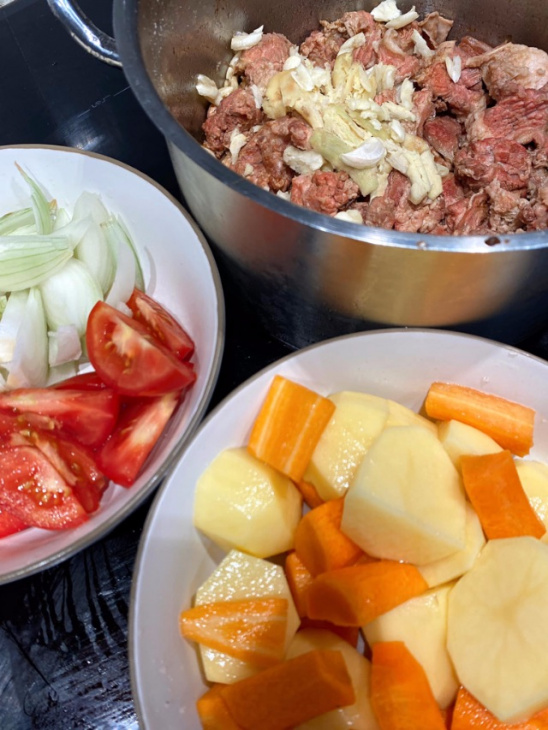 cách làm thịt bò, món ăn sáng, món ngon mỗi ngày, cách làm bò sốt vang thơm ngon chuẩn vị ngay tại nhà