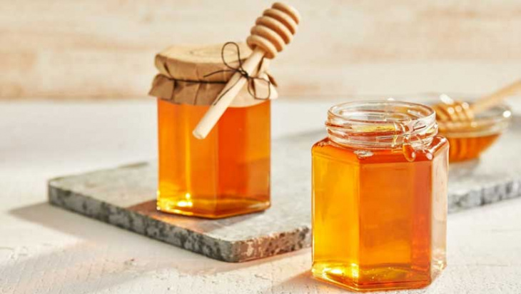 ẩm thực, hướng dẫn cách làm mứt nghệ mật ong dẻo thơm, vàng óng, không đắng