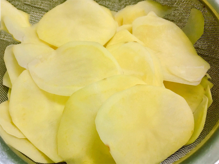 ẩm thực, cách làm bim bim khoai tây bằng nồi chiên không dầu giòn tan