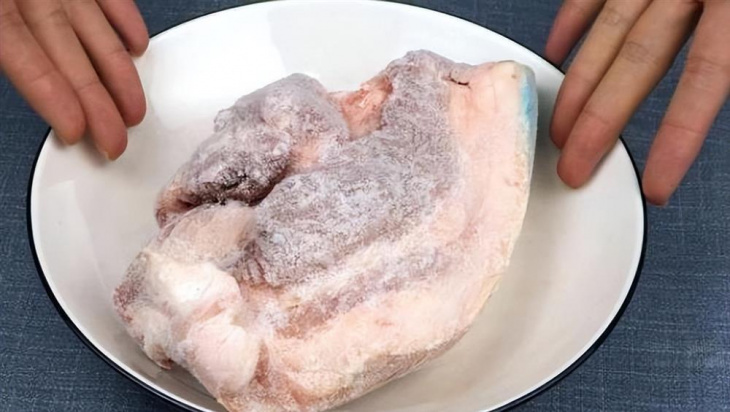 Ăn thịt đông lạnh thường xuyên khiến cơ thể gặp rủi ro gì?