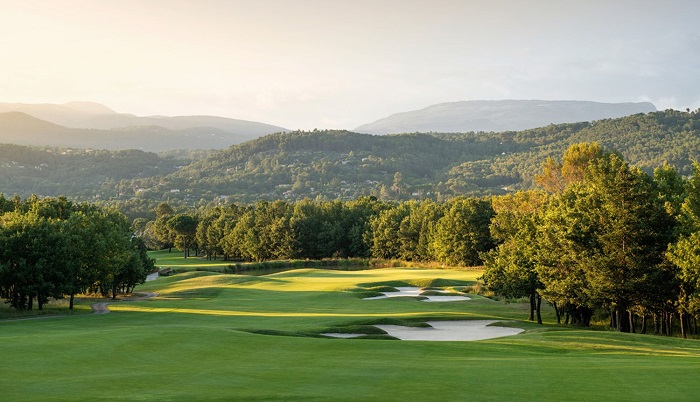 Bạn sẽ tiếc hùi hụi nếu bỏ qua 9 sân golf ở Pháp này!