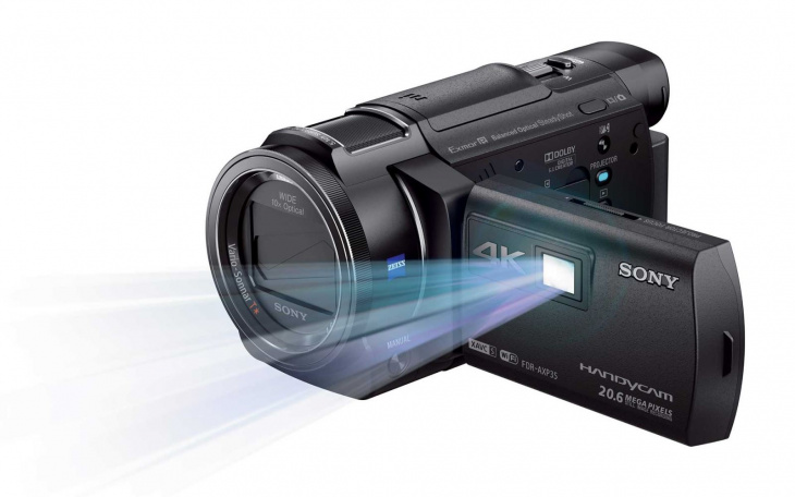 Muốn mua máy quay phim thì nên mua của hãng nào ?
