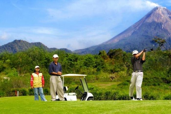 bất chấp núi lửa, merapi golf club vẫn là ‘thỏi nam châm’ hút khách du lịch golf ở indonesia