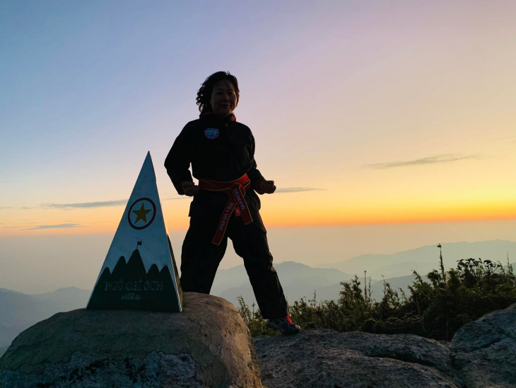 khám phá, trải nghiệm, nể phục nữ “phượt thủ” gia lai u60 chinh phục 5 đỉnh núi cao.